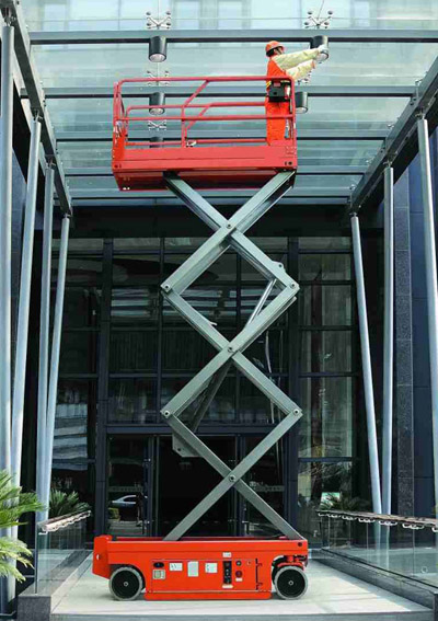 自行式升降機 自行式升降機